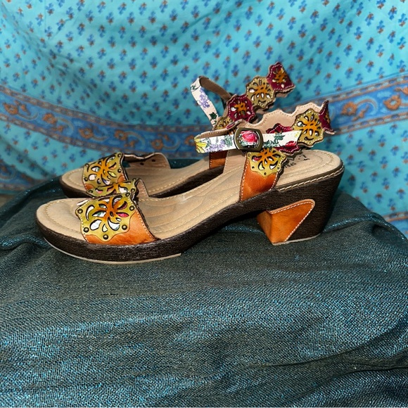 Colorful Women's Sandals - Picture 4 of 7